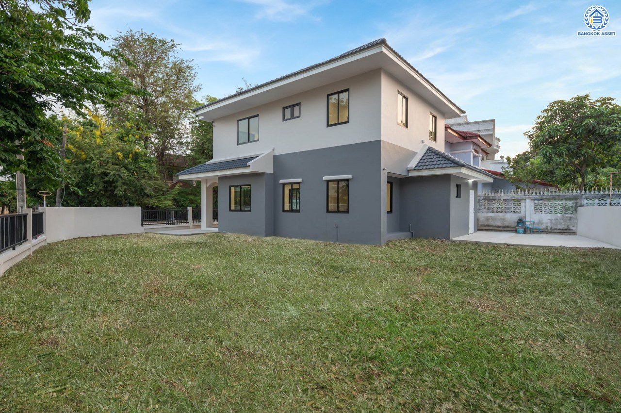 บ้านมือสองตกแต่งใหม่ คุณภาพแบรนด์ LH โครงการ ชลลดา บางบัวทอง เนื้อที่ 99 ตร.ว. ตกแต่งหรูหรา ฟังก์ชันจัดเต็ม 3 ห้องนอน 3 ห้องน้ำ จอดรถได้ 1 คัน พร้อม Facilities ครบ! บนทำเลคุณภาพ เชื่อมต่อได้หลายเส้นทาง ใกล้เซ็นทรัลเวสต์เกต และรถไฟฟ้า "สถานีบางพลู"